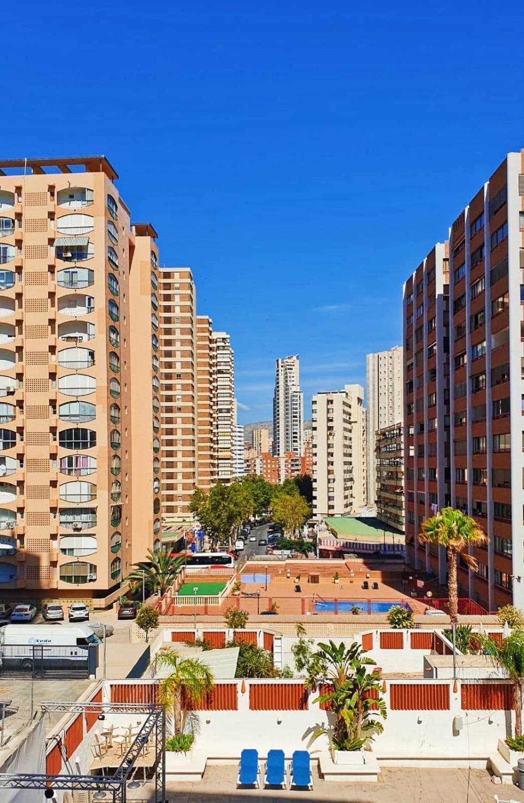 Versailles 2-9 Benidorm Esterno foto